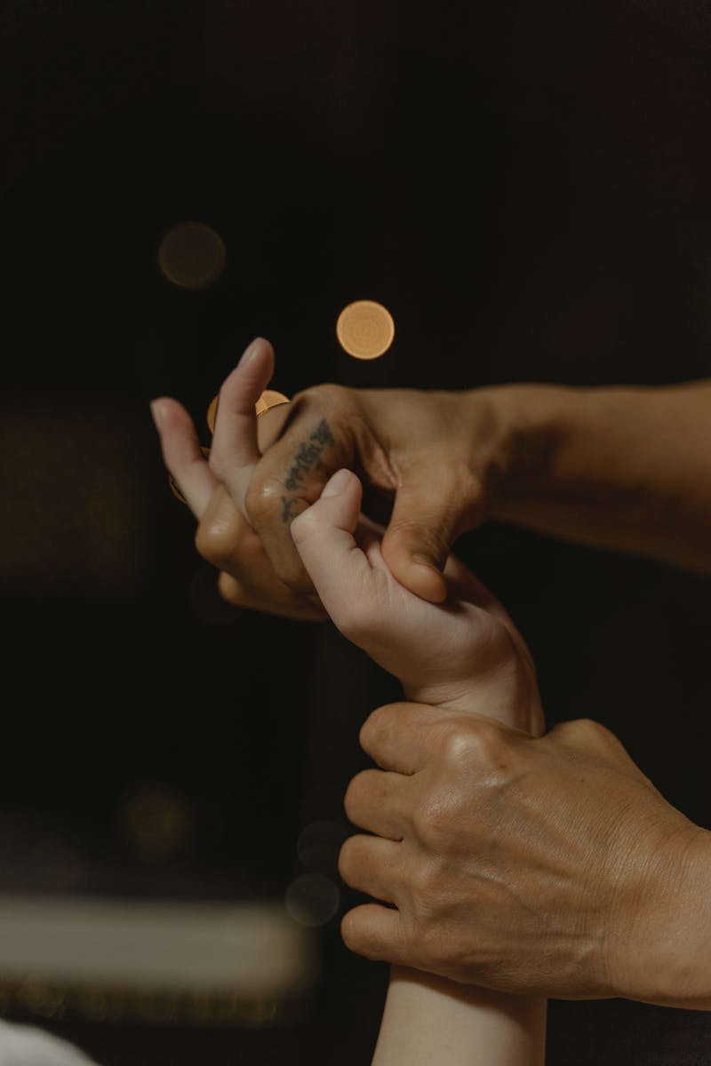 Soin massage des mains en institut