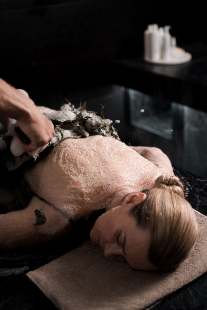 Thalassothérapie : Soins Marins, Bienfaits et Différence Spa